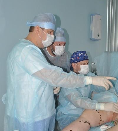 Во время проведения эндовазальной лазерной процедуры ЭВЛО с доктором Федоровым Д.А.