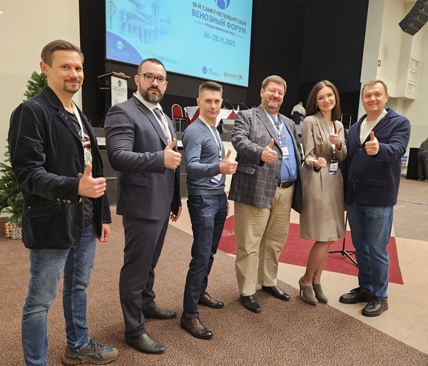 Флебологи Семенов А.Ю., Раскин В.В. и Малахов А.М. с коллегами флебологами на конференции