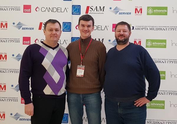 Сотрудники центра флебологии "МИФЦ" с флебологом из Астрахани Янпольским А.С. на конференции