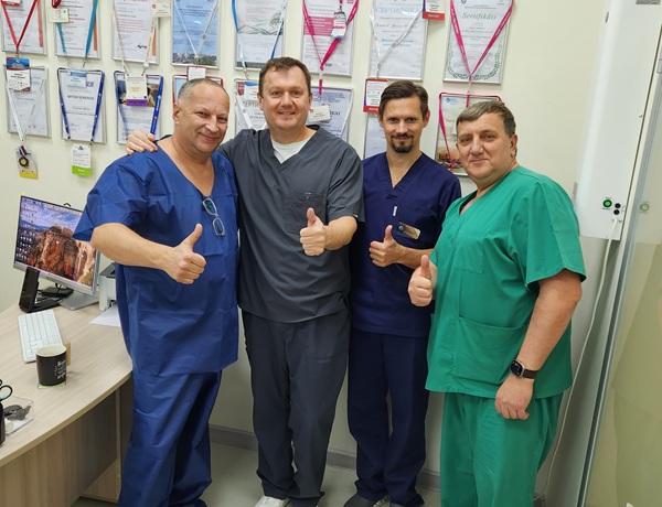 Хирург-флеболог Илюхин Евгений Аркадьевич из Санкт-Петербурга с Семеновым А.Ю. и Раскиным В.В. во время дружеского визита