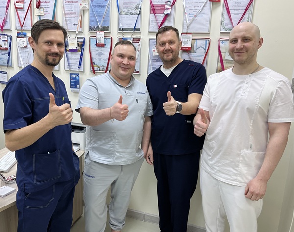 Хирург флеболог Шаламов М.Е. из Новосибирска с Семеновым А.Ю., Раскиным В.В и Плотниковым Г.А. во время дружеского визита