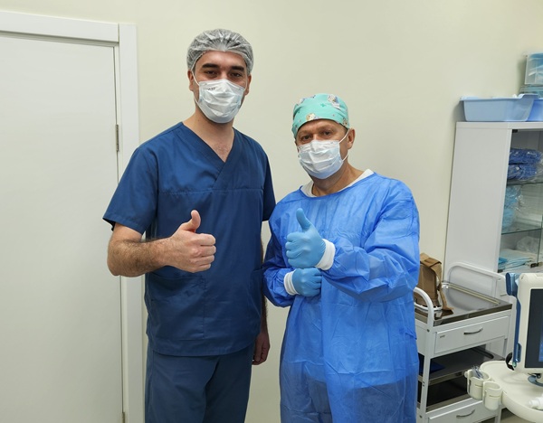 Флеболог Миновархужаев Равшанхужа Рахматхужаевич в операционной Центра Флебологии доктора Семенова А.Ю.