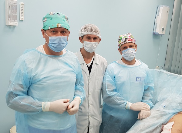 Семенов А.Ю., Калачев И.И. и флеболог Дружкин Сергей Геннадьевич в операционной «МИФЦ» на мастер-класс