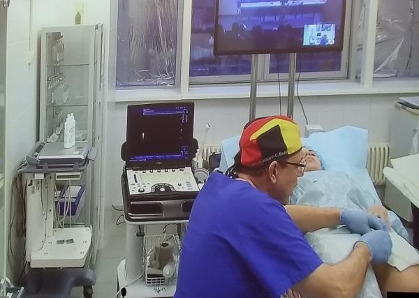Доктор Johann Christopher Rugg (Switzerland) проводит экстравазальную вальвулопластику